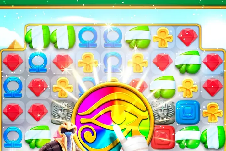 Buntes Match-3-Spielfeld mit ägyptischen Amuletten aus Gods and Gems: Egypt Match 3